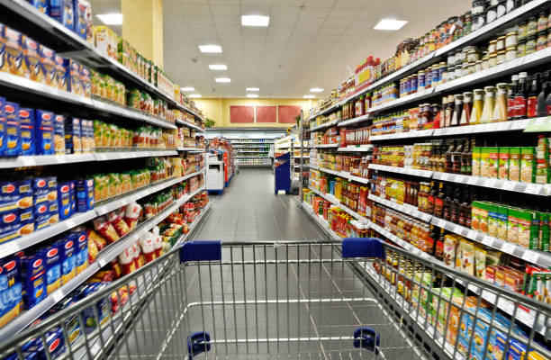 CONFLITO  NORMATIVO E TRABALHO AOS DOMINGOS E  FERIADOS NO COMERCIO.
